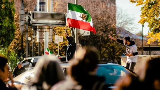 Státy Perského zálivu zatýkají influencery za sdílení fotek z&nbsp;útoků. Už jich zadrželi přes tři sta