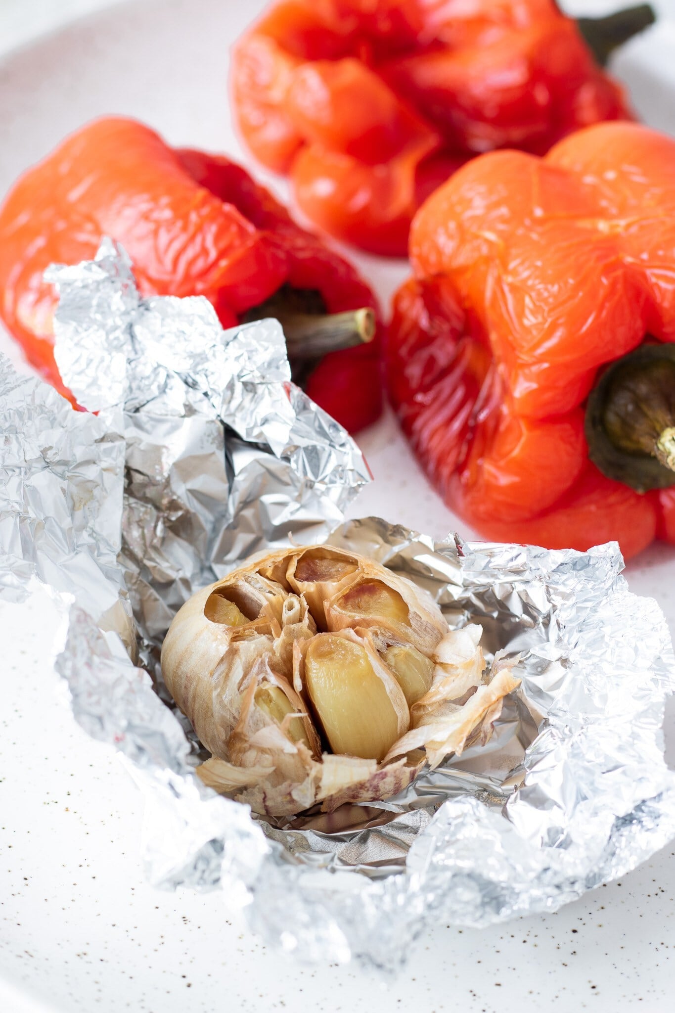 Lepší než originál. Bruschetty s pečenou paprikou a česnekem