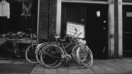 Drahá ropa a jsme zpět v sedmdesátkách? Palivo na příděl a zkrácený pracovní týden