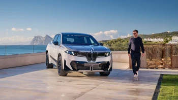 Budoucnost za čtvrt bilionu. BMW má elektromobil, který přesvědčí (skoro) každého