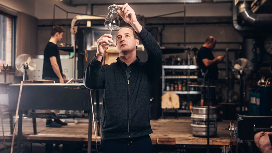 Tavič v&nbsp;záloze. Noc ve sklárně, kterou může závidět celý svět