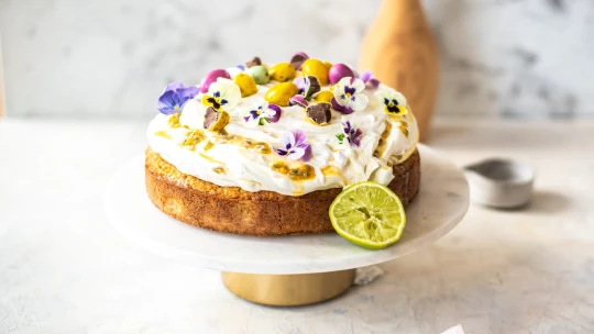 Velikonoce v tropech. Vezme vás tam jednoduchý kokosový dort s marakujou