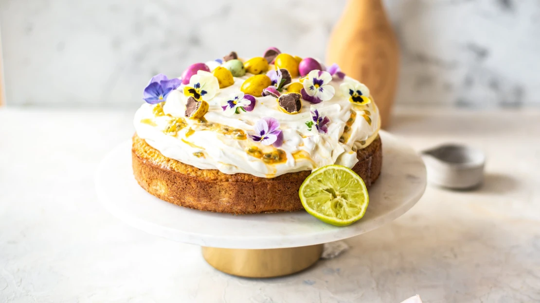 Velikonoce v tropech. Vezme vás tam jednoduchý kokosový dort s marakujou