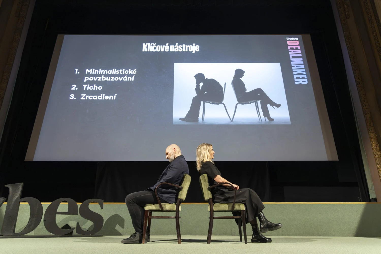 Forbes Dealmaker. Jak Adam Dolník vtáhl diváky do světa krizového vyjednávání