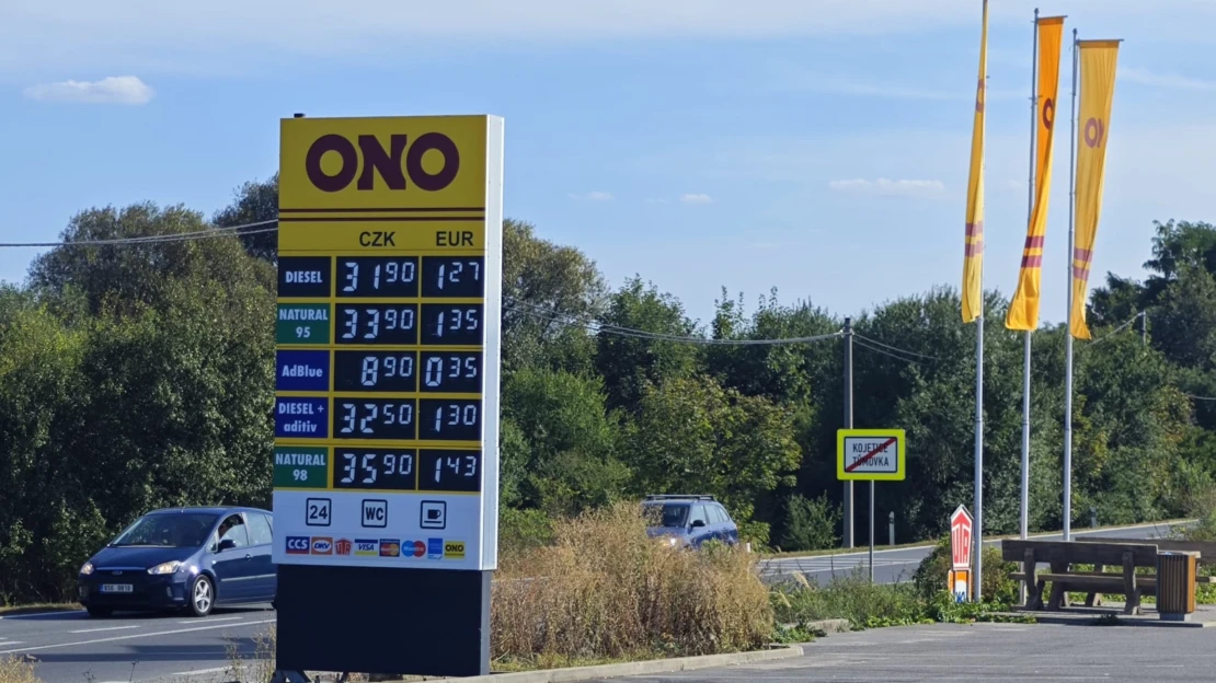 Polsko sníží daně na paliva o&nbsp;patnáct procent. Zavede i&nbsp;maximální ceny, oznámil Tusk