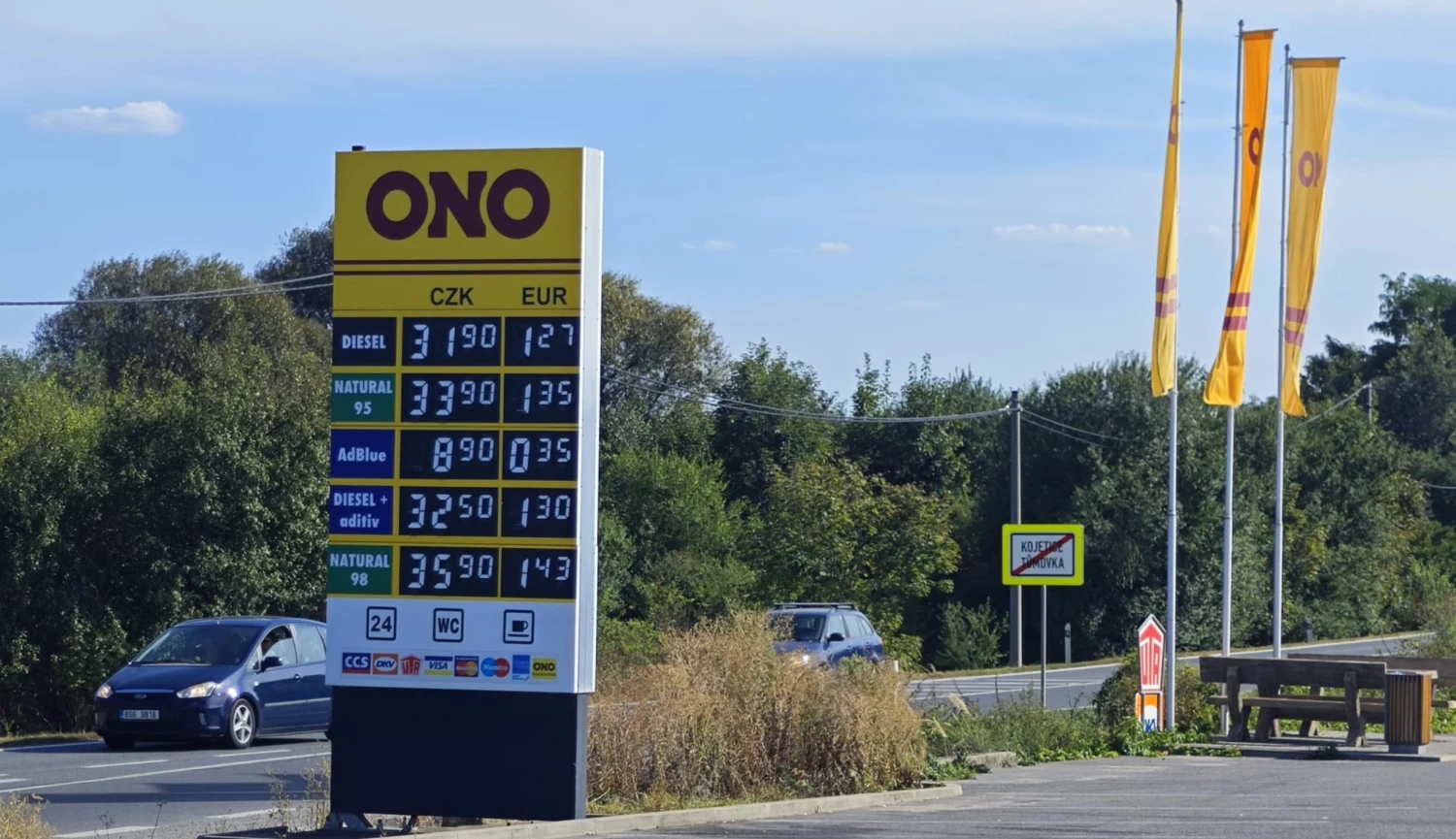 Polsko sníží daně na paliva o&nbsp;patnáct procent. Zavede i&nbsp;maximální ceny, oznámil Tusk