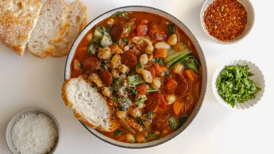 Zázrak z&nbsp;jednoho hrnce. Jak proměnit unavenou zeleninu v&nbsp;nejlepší polévku sezony