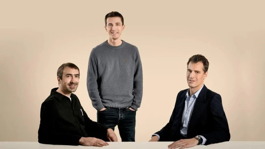 Má nižší výkon, ale obří výhodu. Co evropskou AI Mistral odlišuje od konkurence?