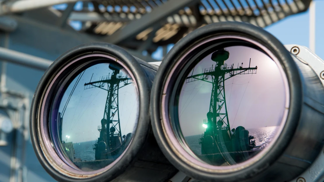 Analytik plul Hormuzským průlivem s íránskými drony nad hlavou. Co zjistil?