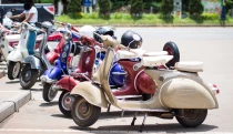 Skútry Vespa se před 80 lety zrodily z trosek Itálie. Dnes má Piaggio další potíže
