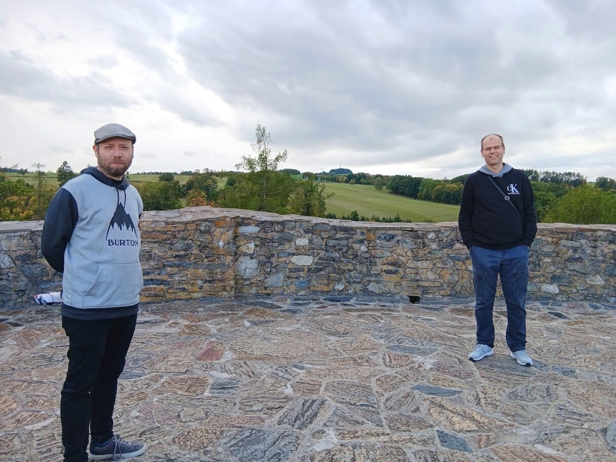 Udal styl Kingdom Come, má ceny za komiks. Teď po nocích dělá vysněnou hru