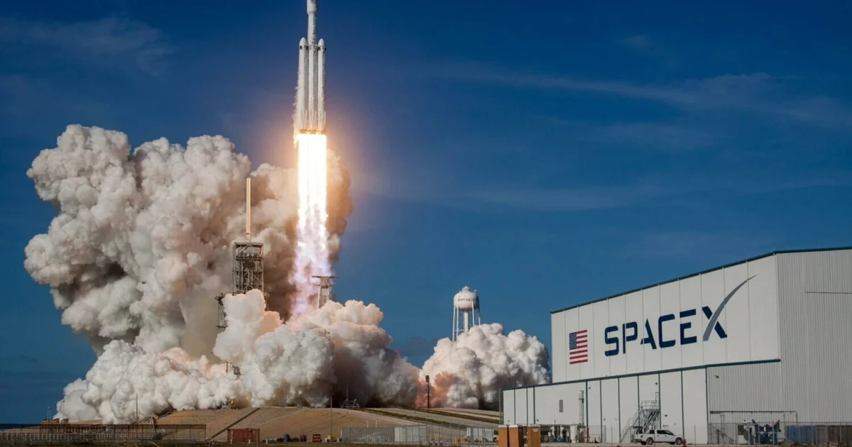 SpaceX chce dosud největší balík peněz, nabízí ale hlavně re