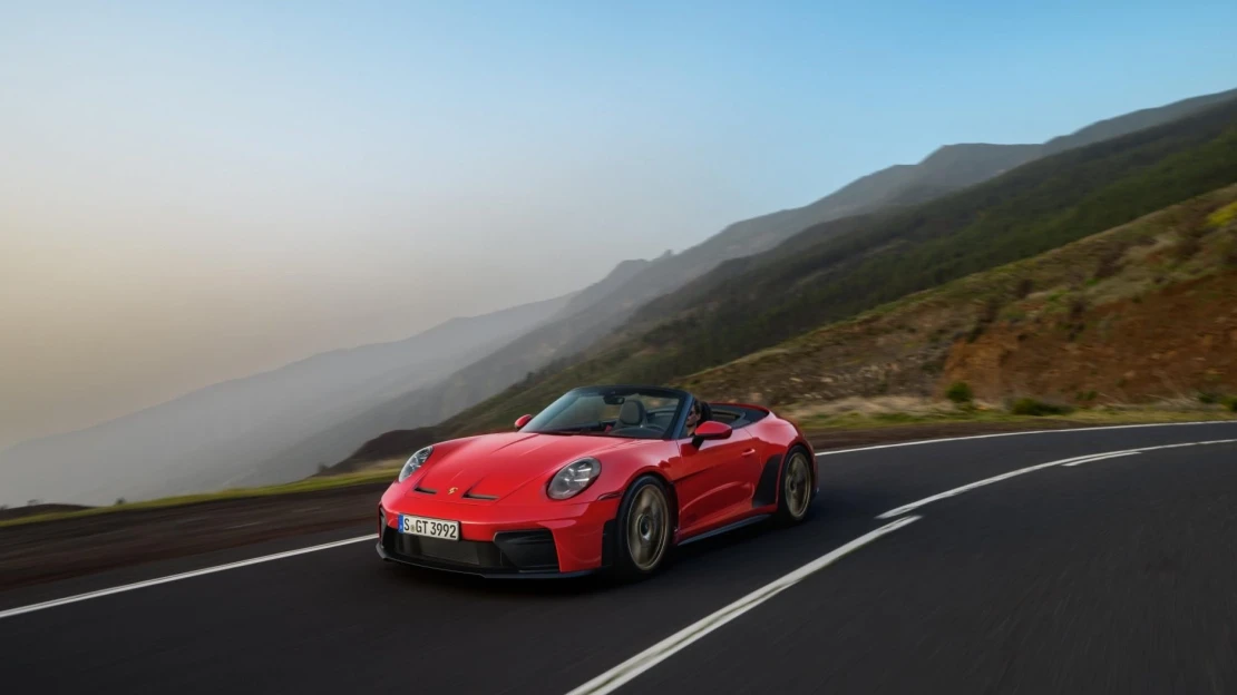 Slunce, vítej! Porsche otevřelo paprskům kabinu brutální verze 911 GT3
