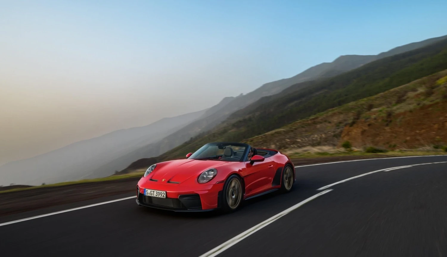 Slunce, vítej! Porsche otevřelo paprskům kabinu brutální verze 911 GT3