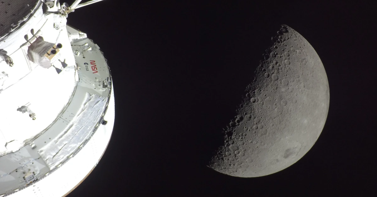 Nejdál v historii lidstva. Prohlédněte si první fotky z odvrácené strany Měsíce