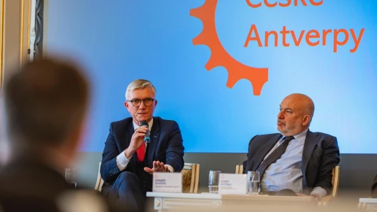 Prezidentem Hospodářské komory ČR zůstává Zajíček. Na sněmu obhájil funkci