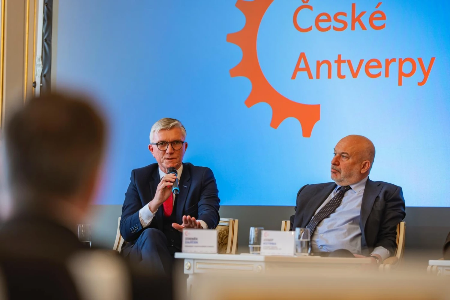 Prezidentem Hospodářské komory ČR zůstává Zajíček. Na sněmu obhájil funkci