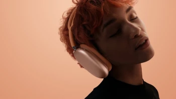 AirPods Max 2: Stejný kabát, nový mozek. Stačí to za cenovku 14 tisíc a&nbsp;pět let čekání?