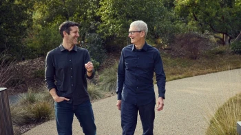 Skoncoval s dráty a dobyl nový svět. Podívejte se, jak Tim Cook proměnil Apple