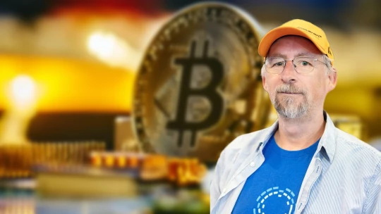 Odhalili jsme tvůrce bitcoinu, píší New York Times. Má jím být britský kryptograf