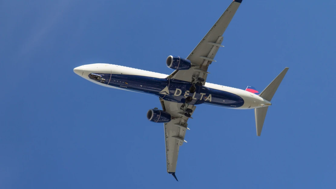Delta Airlines omezí expanzi. Ztráty z&nbsp;drahého paliva pokryje zdražením letenek