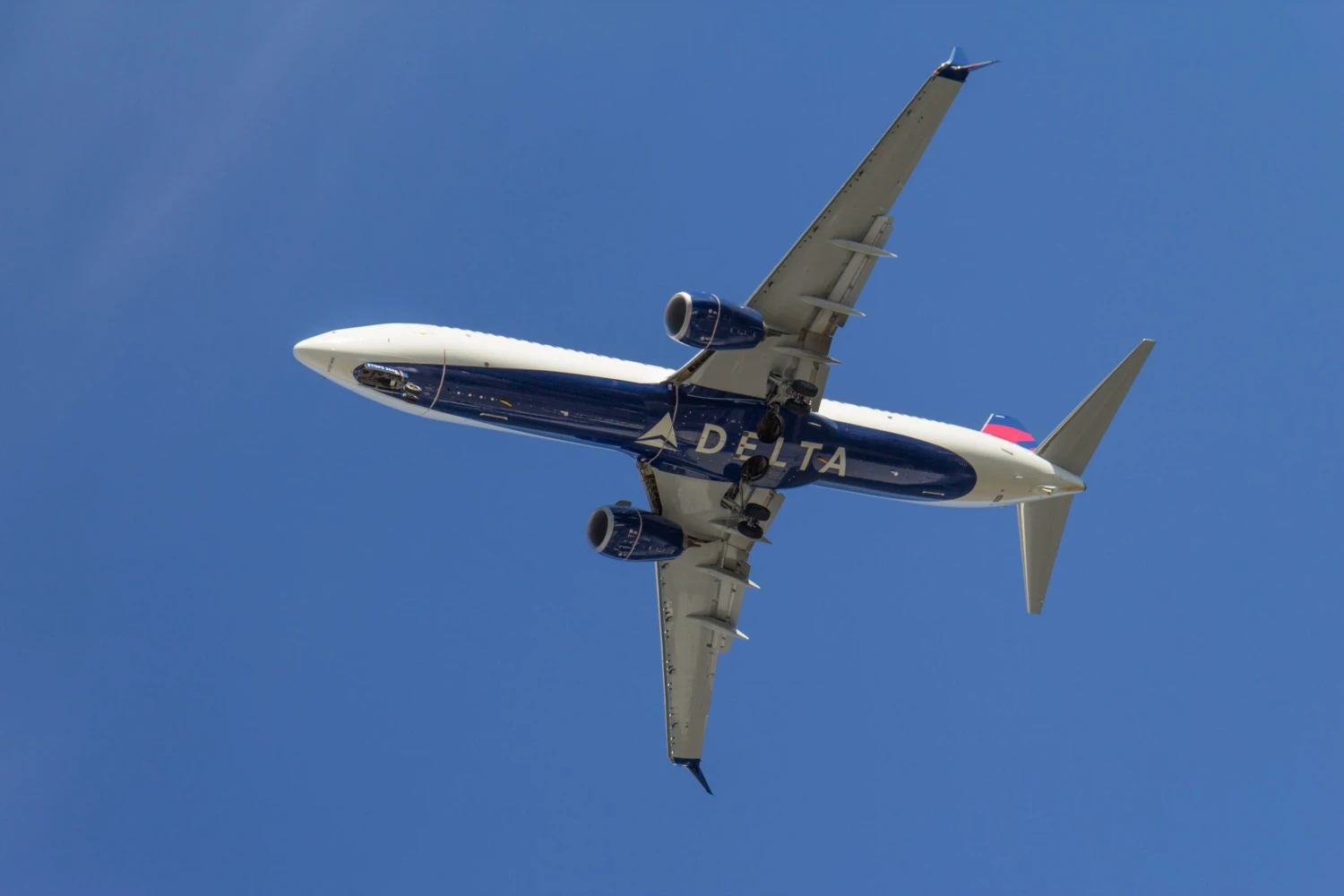 Zásoby paliva v Evropě jsou jen na šest týdnů. Hrozí rušení letů, říká šéf IEA