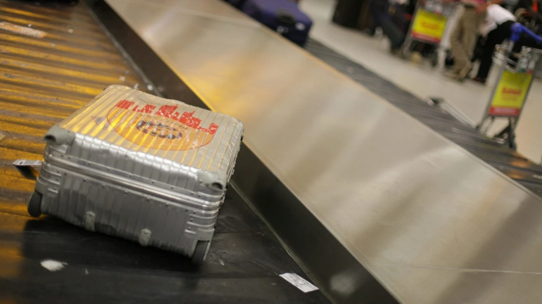 Japonské letiště řeší nedostatek zaměstnanců. Kufry budou nosit roboti