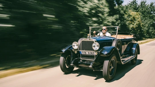 Zpátky domů. Šéf „moravské Alzy“ jede do Neapole sto let starým veteránem