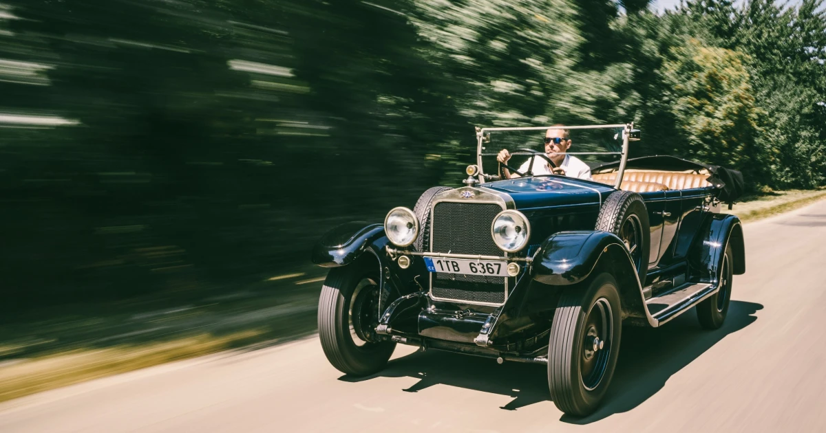 Zpátky domů. Šéf „moravské Alzy“ jede do Neapole sto let starým veteránem