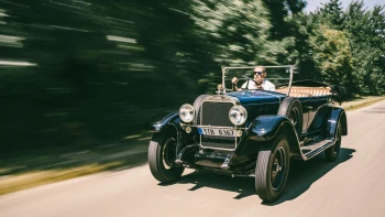 Zpátky domů. Šéf „moravské Alzy“ jede do Neapole sto let starým veteránem