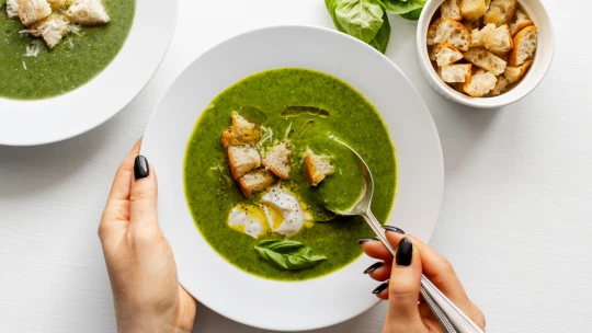Zelený power-up. Špenátový krém s&nbsp;máslovými fazolemi vás nabije energií