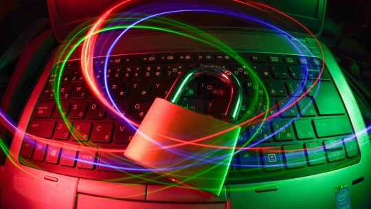 Pokuty i&nbsp;vězení. Co firmám přináší nový zákon o&nbsp;kyberbezpečnosti?