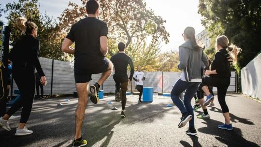 Češi v pohybu. Kvůli penězům omezují sport, ukazuje průzkum MultiSportu