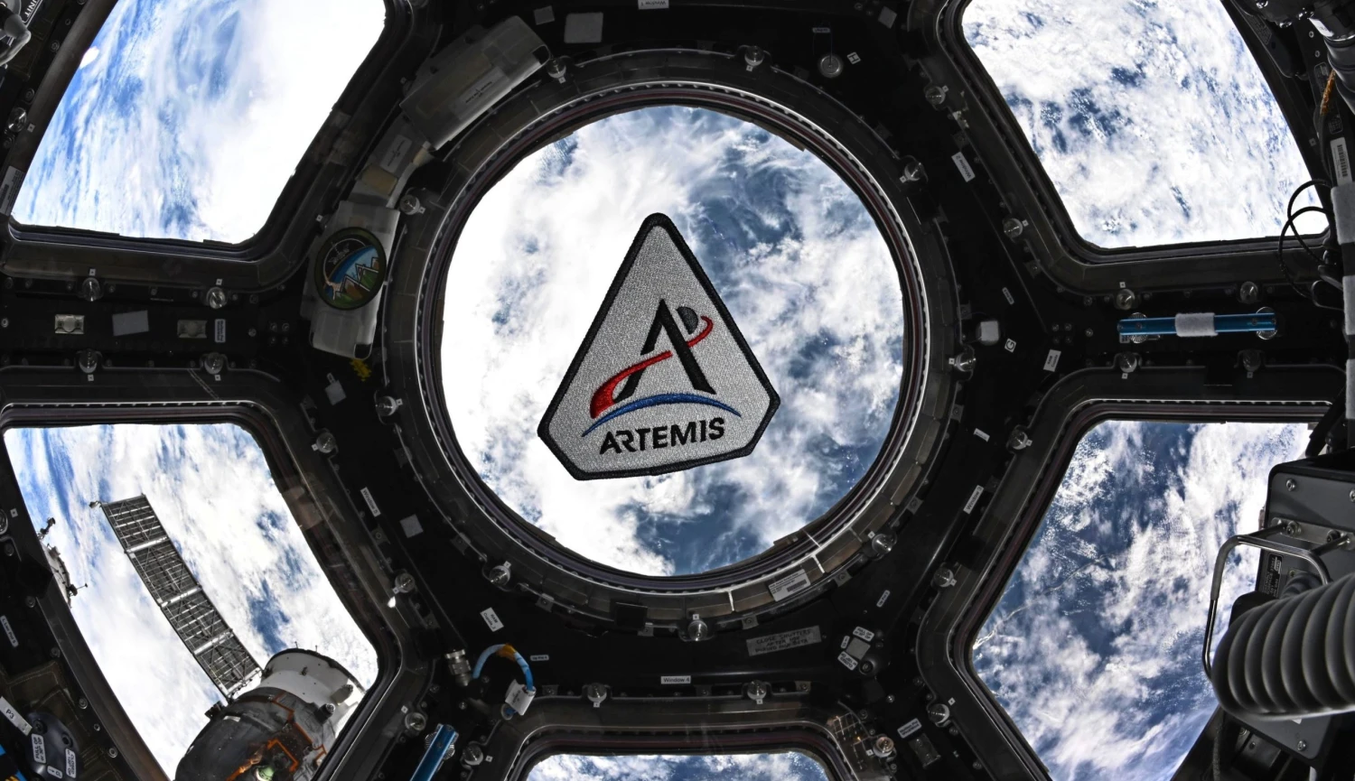 Po půl století návrat k&nbsp;Měsíci. Mise Artemis II odstartovala i&nbsp;s&nbsp;českou součástkou