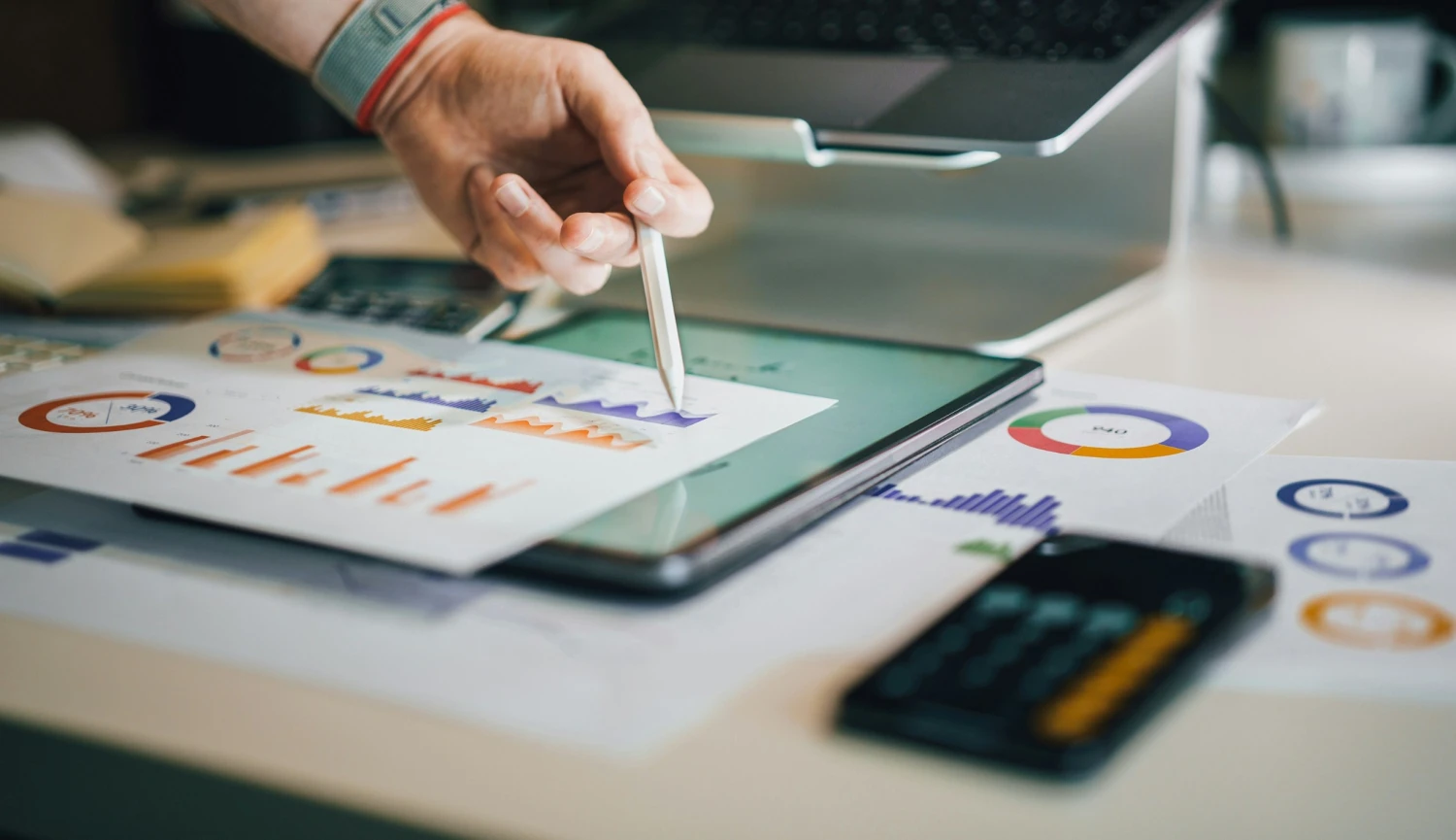 Velcí drží, malí zdražují. Duben i květen bude pro české e-shopy těžký