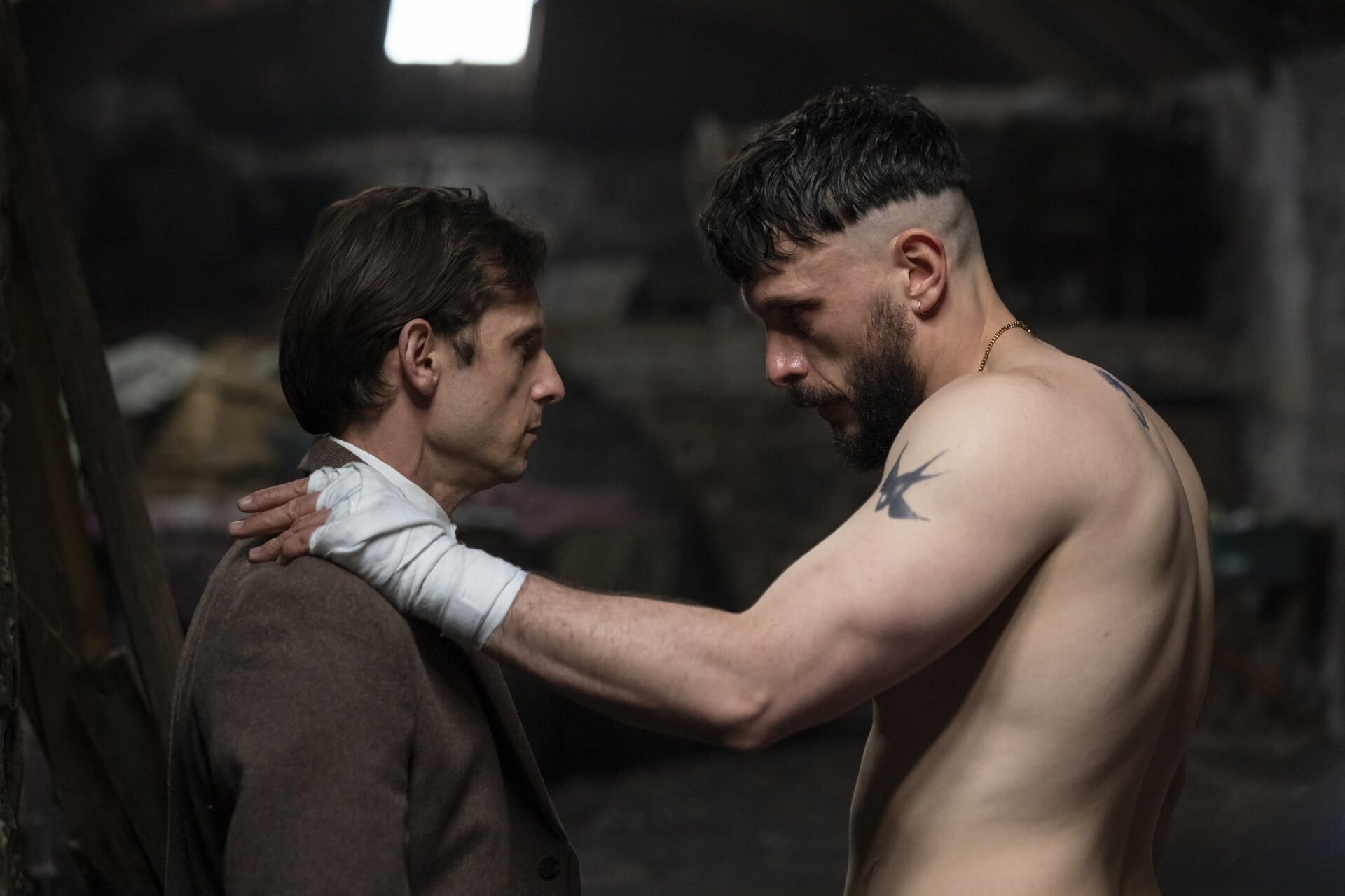Richard Gadd a Jamie Bell (vlevo)