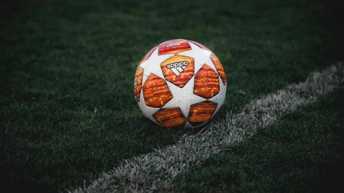 Konec ikonických hvězd. Nike přeplatil Adidas a&nbsp;přebírá výrobu míčů pro Ligu mistrů