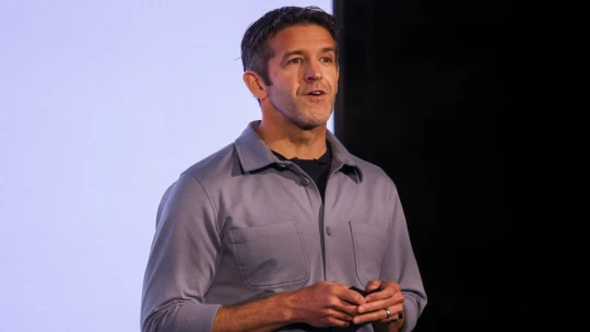 Tim Cook předává kormidlo Applu. Novým generálním ředitelem se stane John Ternus