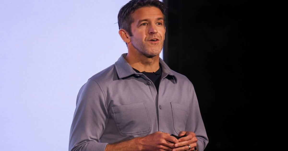 Tim Cook předává kormidlo Applu. Novým generálním ředitelem se stane John Ternus