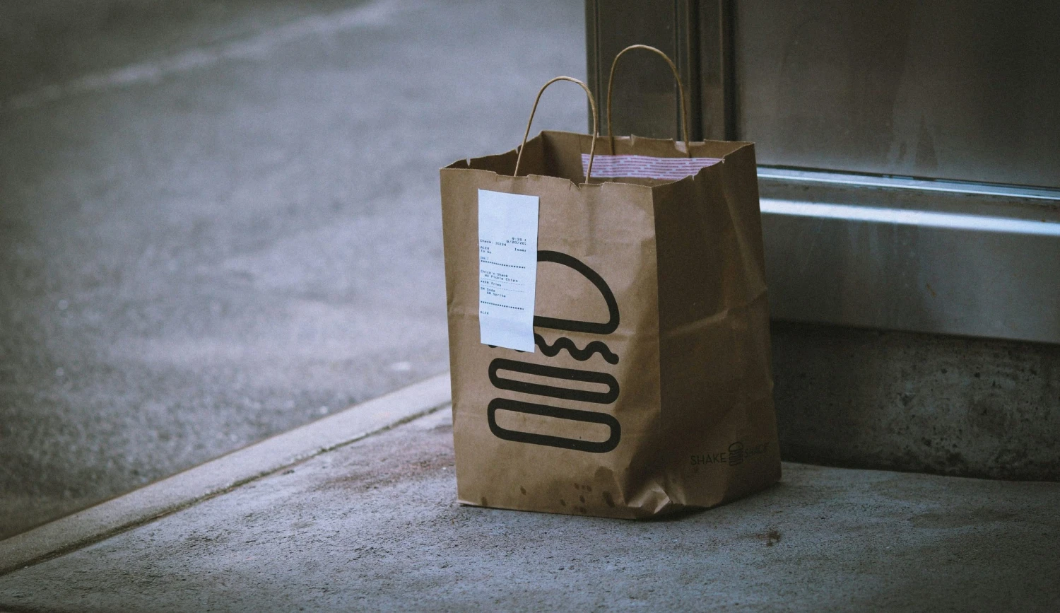 Uber dál šlape do rozvážek jídla. V Německu koupil podíl mateřské společnosti Foodory