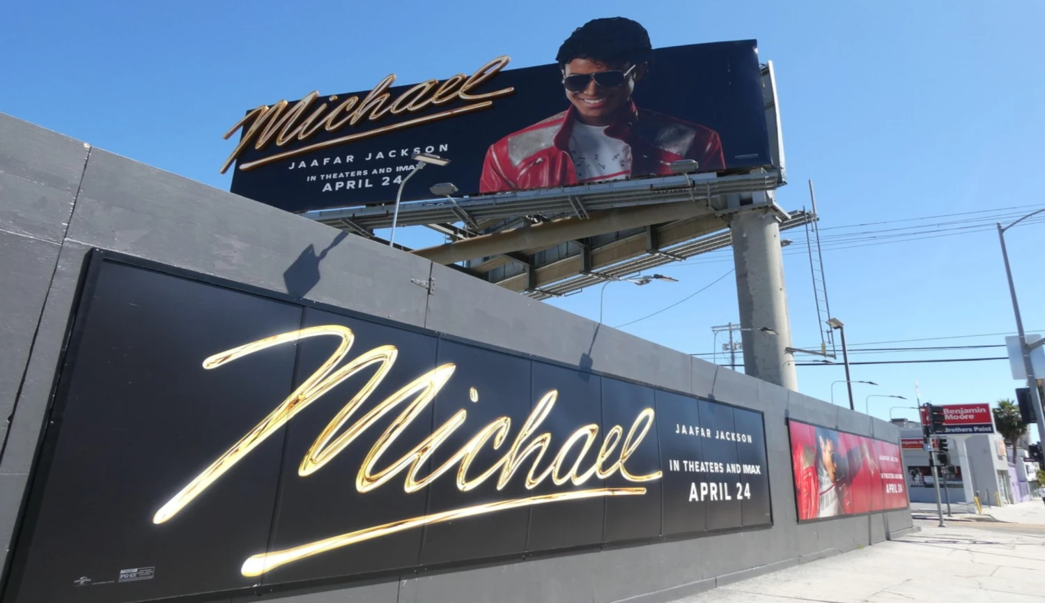 Do kin vtančí Michael. Bude z filmu miliardový trhák, nebo jen drahý pomník?