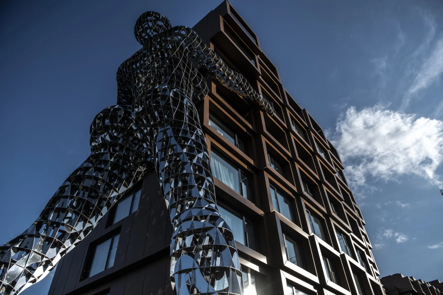 Přestaňme se sebebičováním. Vznikají u nás skvělé věci, říká architekt Řezák