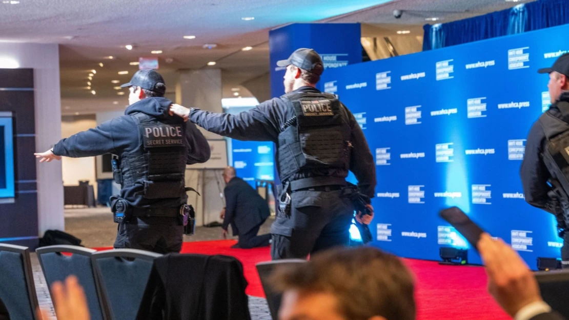 Cílem střelce na galavečeři ve Washingtonu byli členové Trumpovy vlády, uvádí CBS