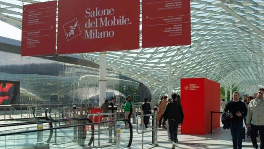 Stánky a&nbsp;instalace za miliony. České firmy míří na milánský designérský veletrh