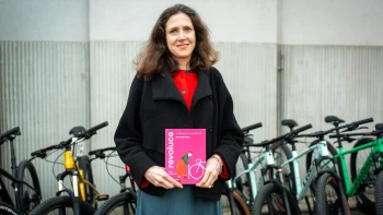 Od korzetu k&nbsp;rekordům. Kniha ukazuje, jak ženy nasedly na kolo a&nbsp;změnily svět