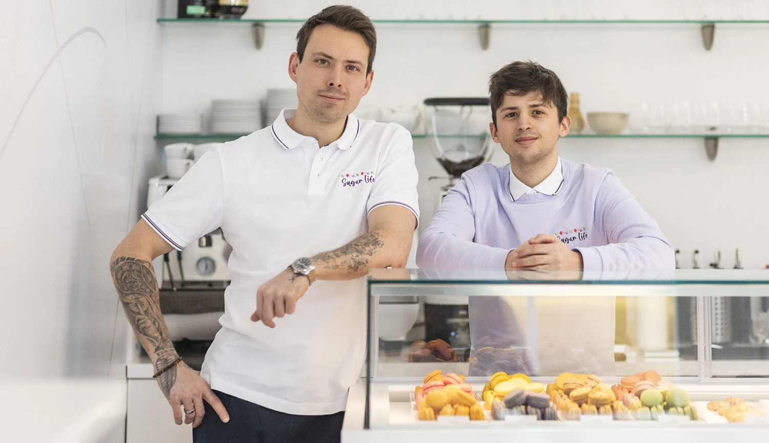 Makronky s lanýžem i parmazánem. Cukrářský talent Ryasnyy zakotvil v Praze