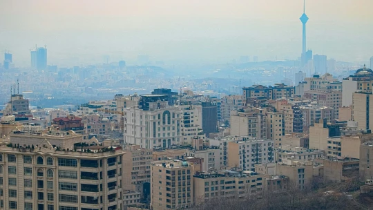 Írán na hraně ekonomického kolapsu. Exporty mizí, inflace drtí domácnosti