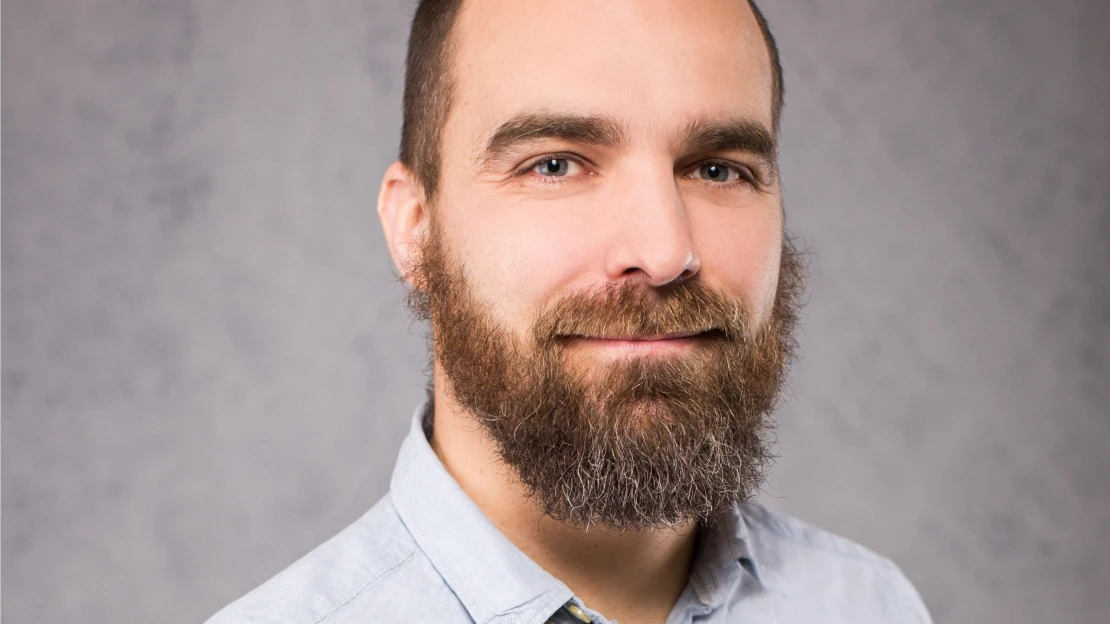 Do odpovědí asistenta chceme dávat reklamy, říká šéf AI sekce v Seznamu