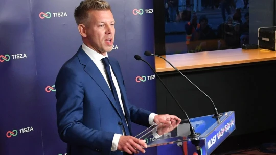 Konec Orbána. V maďarských volbách drtivě zvítězila opozice