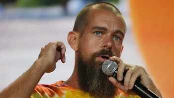 Miliardář Jack Dorsey věří, že umělá inteligence zlikviduje střední management